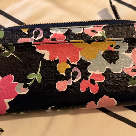 Kate Spade Sylvia Wildflower Bouquet Wallet - Picture 2 of 3